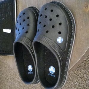 Crocs house shoes very comfy they are lightly worn as u see womens size 6